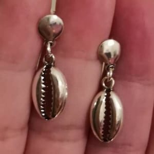 Beautiful Solid 925 Silver Sturdy Cowrie Shell Style Dangle Butterfly Backs Earrings 3.5 Grams 2.5cm Long