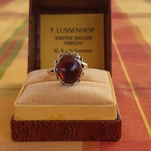 Beautiful 9ct Yellow Gold Antique Victorian Cabochon Red Garnet Ring Sz: UK J - US 4.75