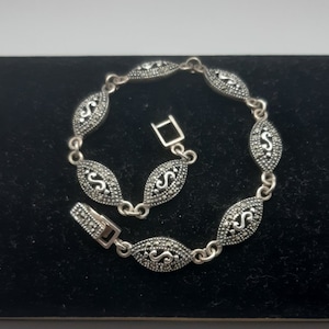 Exquisite 925 Silver Marcasite link Bracelet 18cm Long Safety Closure