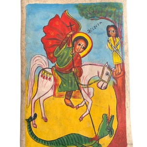以下が含まれることがあります： 手描きのエチオピアのイコン。緑のドラゴンを殺す馬に乗った聖人が描かれています。聖人は赤と緑のローブを着ており、ハローがあります。黄色の人物が近くに立っています。背景は黄色、青、赤です。