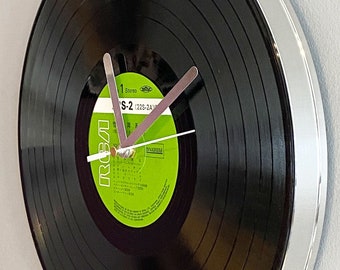 Original vintage skivspelare med plattor - LP Japan RCA GRÖN 70-tals skivklocka för vinylälskare