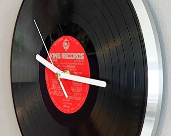 Original vintage skivspelare med plattor - LP Japan klassisk 70-tals skivklocka för vinylälskare