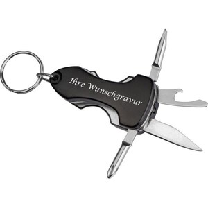 Könnte beinhalten: Schwarzer Multitool-Schlüsselanhänger mit Flaschenöffner, Schraubendreher und Schlüsselring. Das Werkzeug trägt die Aufschrift "Ihre Wunschgravur".