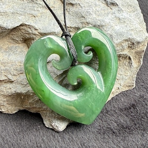 Maori style Love heart pendant Natural GREEN Nephrite jade Greenstone Canadian jade necklace Pounamu NZ jasper sea wave Hook charm gift
