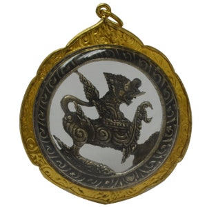 Colgantes de joyería tailandesa Singha Talisman Power Amuleto fetiche invulnerable