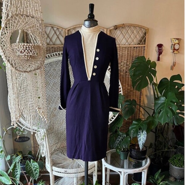 Stunning vintage 1950’s Purple and White Wool Dress // Size XS - SM