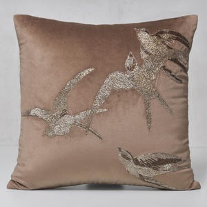 Taupe Samt Gold Vögel Dekokissenbezug Luxus Zeitgenössische Moderne Hand Bestickt Verzierter Personalisierter Kissenbezug BMCC124