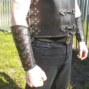 Archery Bracer, Armguard, Steampunk Bracer, Leather Armguard, Leather Wristband, Leather Bracelet. Bracer in post-apocalyptic style.