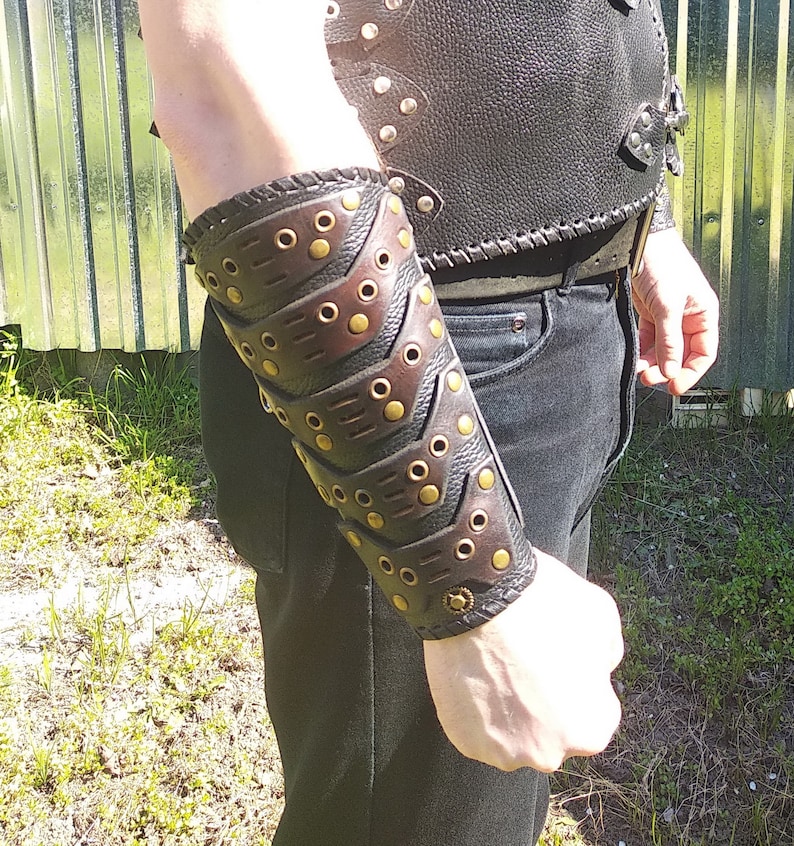 Archery Bracer, Armguard, Steampunk Bracer, Leather Armguard, Leather Wristband, Leather Bracelet. Bracer in post-apocalyptic style.