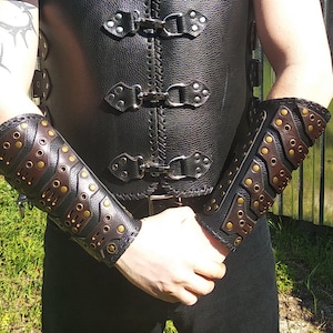 Archery Bracer, Armguard, Steampunk Bracer, Leather Armguard, Leather Wristband, Leather Bracelet. Bracer in post-apocalyptic style.