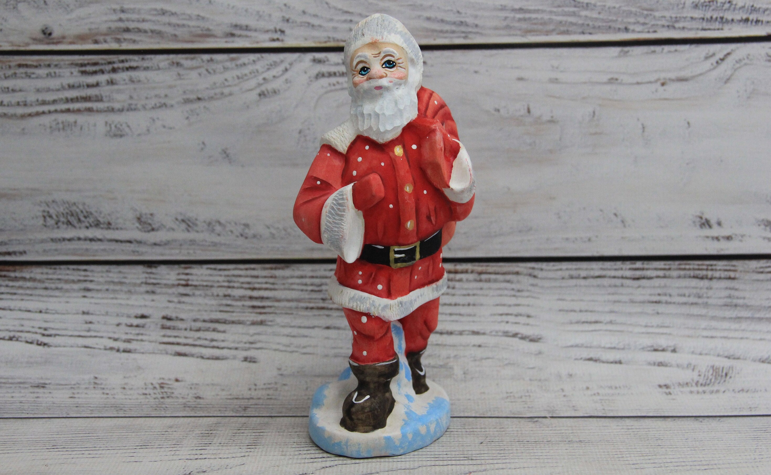 サンタクロース　木彫り　６センチ　カラー　イタリア製 ウクライナの彫刻されたサンタ 6.88 インチ、ファーザーフロスト、木製