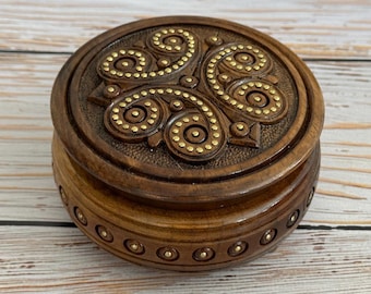 Holzschmuckschatulle Handgefertigt Ökologische Holz Schmuckschatulle Handgefertigt Schmuckschatulle aus Walnussholz Handgeschnitzt Ukrainisches Hochzeitsgeschenk Wohnkultur