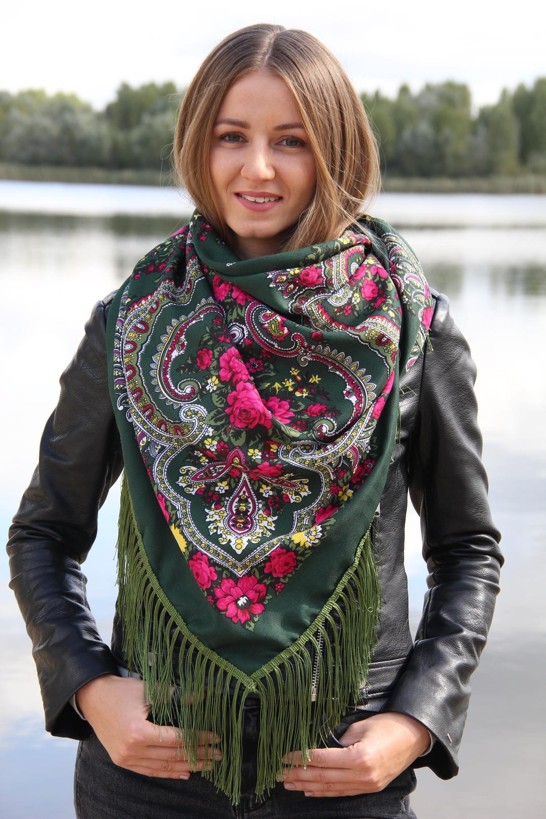 Scialle Grande Floreale Con Paillettes E Glitter – Sciarpa Avvolgente Donna – Viscosa