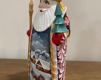 手彫りの木製サンタクロース、ウクライナの民芸品、クリスマスの装飾