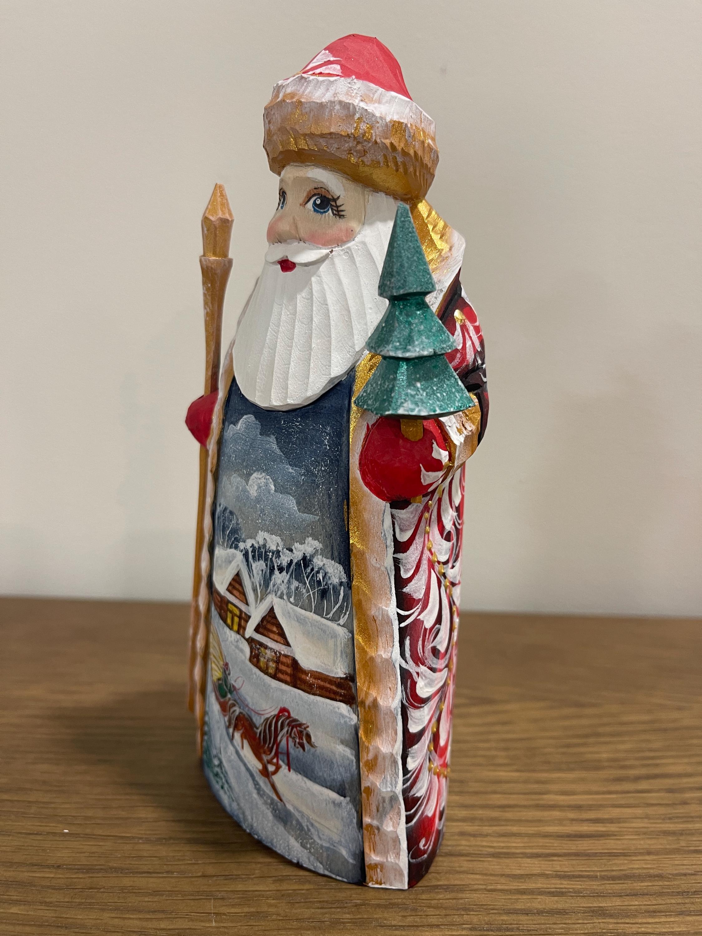 手彫りの木製サンタクロース、ウクライナの民芸品、クリスマスの装飾