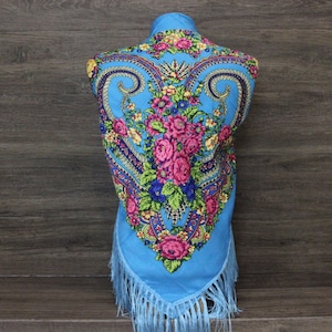 Scialle etnico popolare ucraino in lana, sciarpa floreale slava Babushka, scialle boho chic moderno con classico design floreale senza tempo, regalo per lei