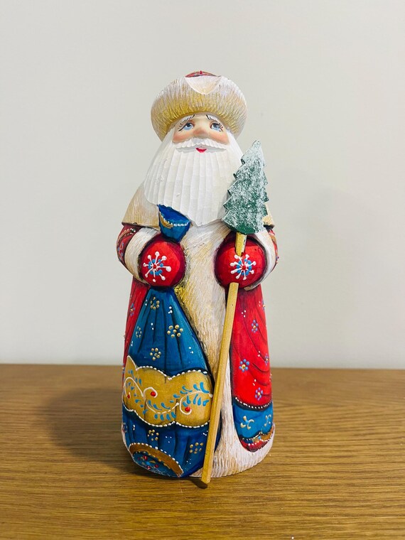 Wooden Carved Santa 8.66