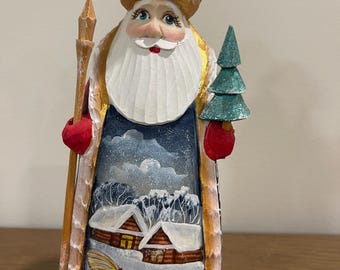 手彫りの木製サンタクロース、ウクライナの民芸品、クリスマスの装飾