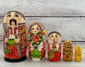Ukrainian Family Hand Painted Nesting Doll 5 pieces, Ukrainian Doll 6.69'' or 17 cm Wooden Toy Home Decor Kids Gift Kids Room Decor