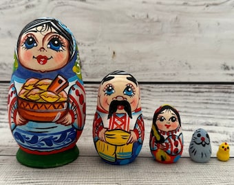 Süßes Gesicht Ukrainische Familie, Handgemalte Schachtel 5 Stück, Ukrainische Puppe 4,13 '' oder 10,5 cm, Holzspielzeug, Wohnkultur, Kinderzimmer Dekor