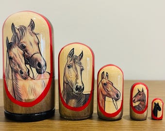 Bonecas russas em formato de cavalos, 10 cm (3,93"), pintadas à mão, conjunto de 3 peças, presentes divertidos, decoração para quarto infantil, presente para crianças, presente de madeira para crianças.