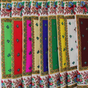 HECHO EN UCRANIA Bufanda floral Babushka eslava Bufanda de lana Estilo bohemio moderno y elegante con diseño floral clásico y atemporal Regalo para ella