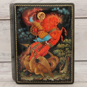 Caja de laca hecha en Ucrania, escuela de pintura de arte Palekh de Ucrania, "San Jorge", hecha a mano, pintada a mano, papel maché, caja de joyería