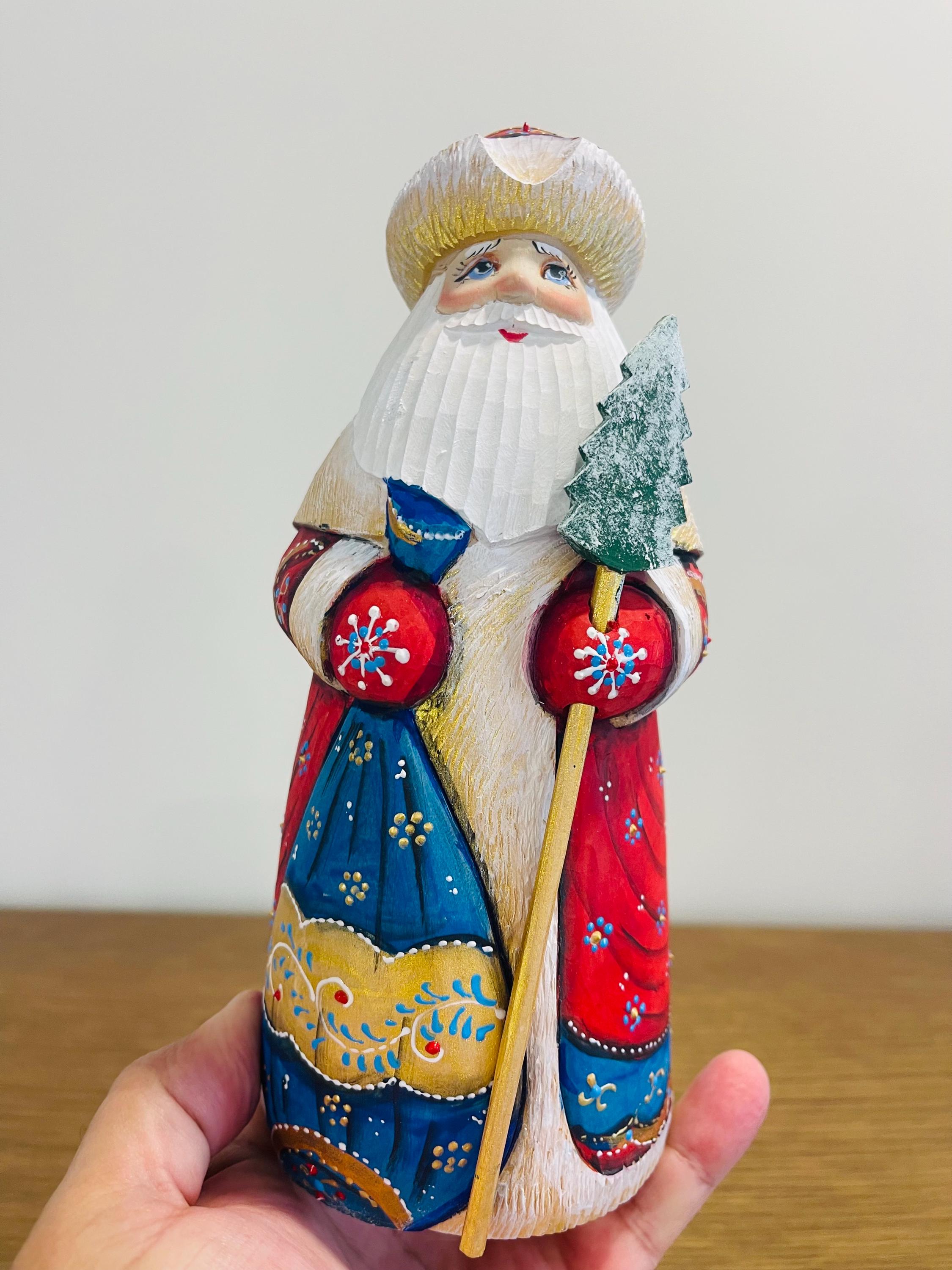 Wooden Carved Santa 8.66