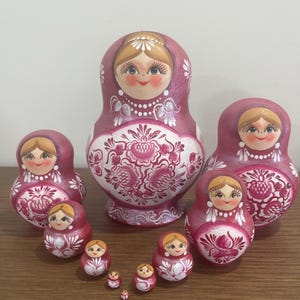 Söt ansikte traditionell handmålad trädocka som bygger bo 10 delar, docka 6,3'' 16 cm, docka av högsta kvalitet, barnpresent, barnrumsdekor bild 2