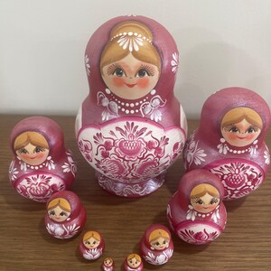 Söt ansikte traditionell handmålad trädocka som bygger bo 10 delar, docka 6,3'' 16 cm, docka av högsta kvalitet, barnpresent, barnrumsdekor bild 3