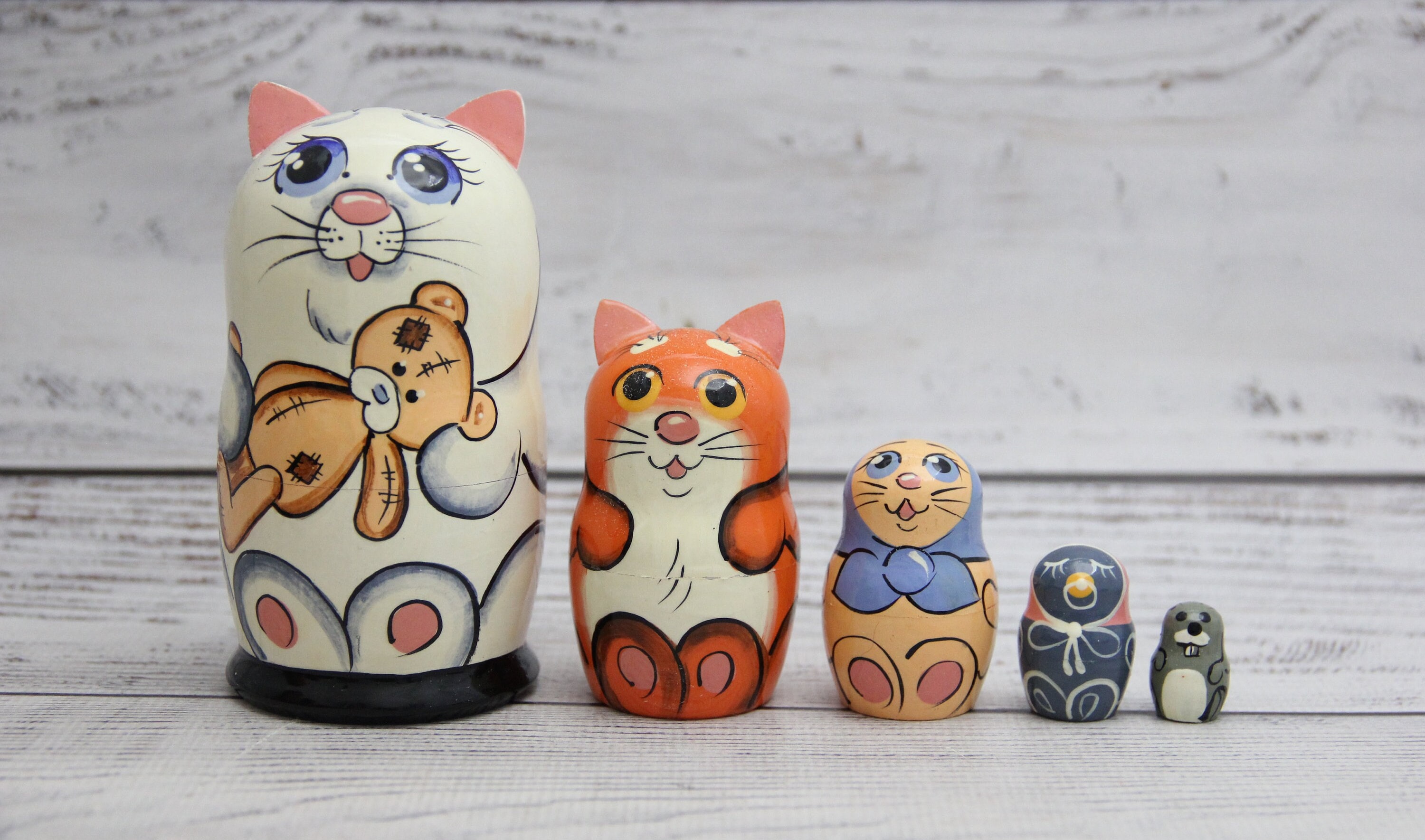 【Lenka】ロシア雑貨☆ネコキット猫８匹&特製Box&天使のオーナメント Cats Family Ukrainian Nesting Doll 3.93'' or 10 Cm, Ukrainian Doll