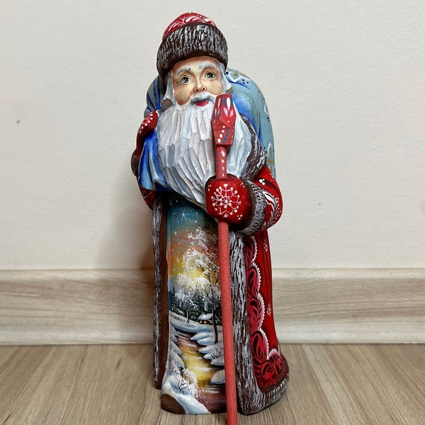 Père Noël en bois sculpté fabriqué en Ukraine 9,25 po. Père Frost père noël ukrainien sculpté à la main peint à la main cadeau de Noël décoration d'intérieur cadeau de Noël