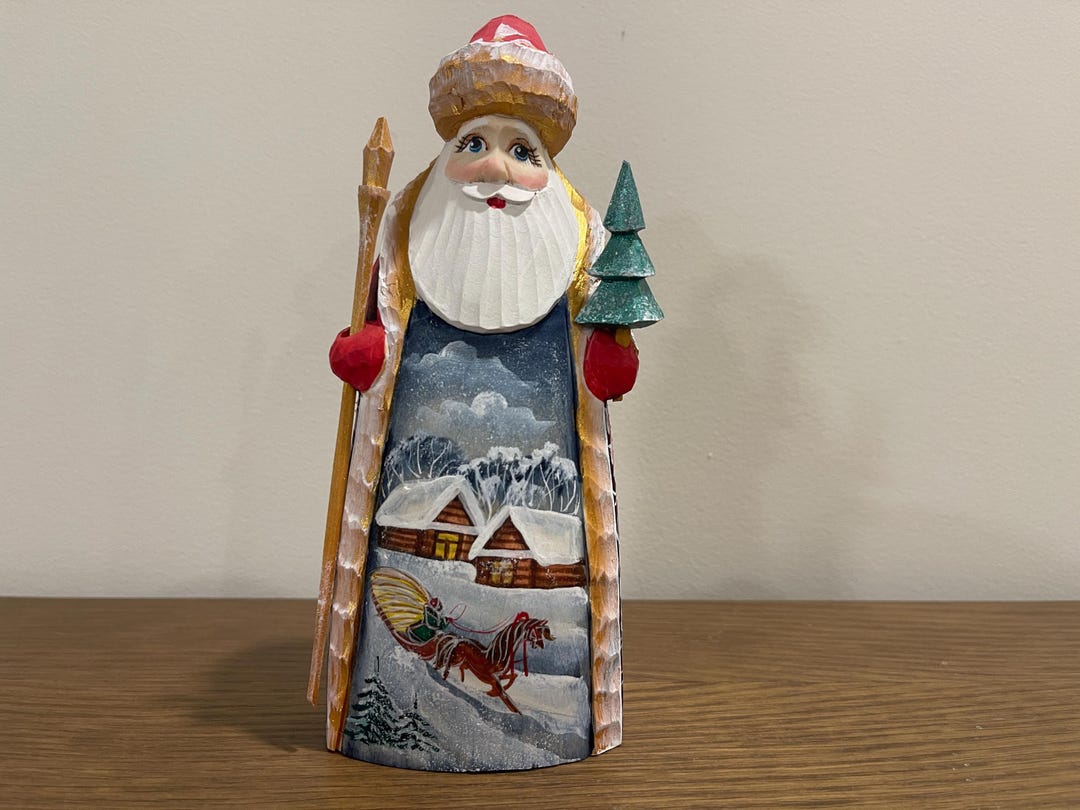 手彫りの木製サンタクロース、ウクライナの民芸品、クリスマスの装飾