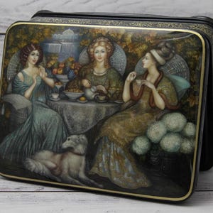 Caja de laca ucraniana única &quot;Fiesta del Té&quot;, calidad de galería, escuela de pintura artística ucraniana, hecha a mano, papel maché, joyero.