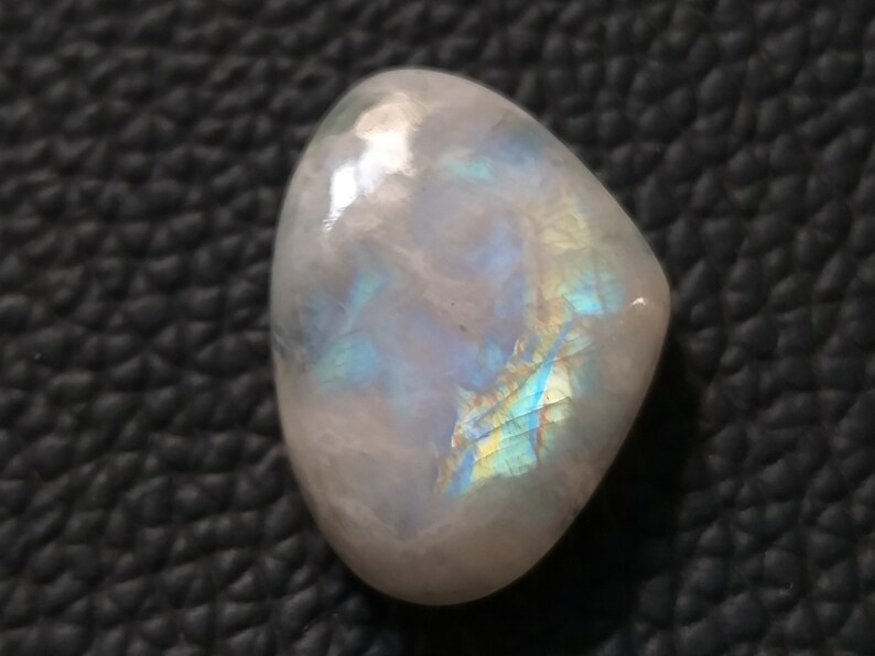 1 Piece MM Size 24x18x7 Natural Rainbow Moonstone Gemstone Blue Flash Quality Multy Rainbow Moonstone Wholesale Cabochon Gemstone Crt 22