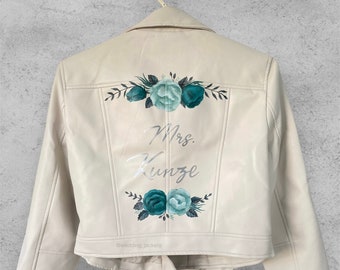 Chaqueta de cuero blanca, chaqueta de novia personalizada, chaqueta para vestido de novia, regalo para la novia, chaqueta pintada con la inscripción "Sra.", boda de verano, boda al aire libre.