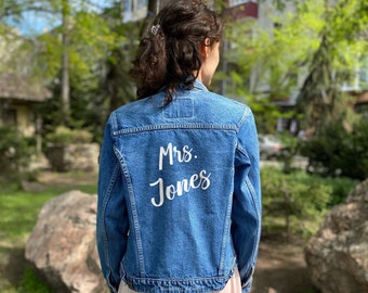 Chaqueta vaquera para bodas, chaqueta nupcial de tallas grandes, regalo para la futura novia, regalo para la futura señora, ropa nupcial personalizada, regalo para la despedida de soltera, chaqueta vaquera para la señora.