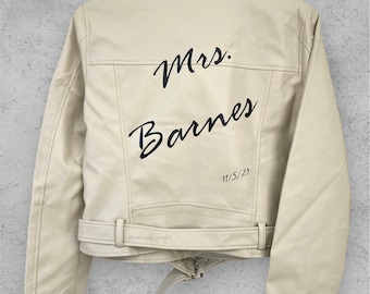 Jaqueta de couro branca, presente de noiva, presente de senhora, chá de panela, festa de noiva, jaqueta de casamento, jaqueta pintada personalizada, futura senhora.