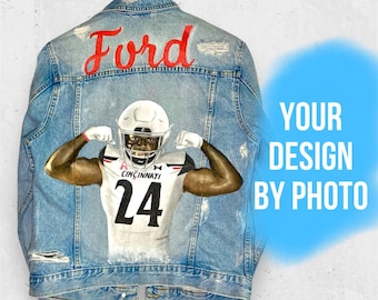 Chaqueta vaquera de fútbol, chaqueta vaquera pintada a mano, regalo personalizado, atuendo para mamás aficionadas al fútbol, ropa para el día del partido, regalo para aficionados al deporte.