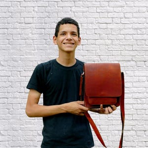 Leather Messenger Bag "ATACAMA" - VINO, Small Leather Courier Bag, Leather Crossbody Bag, Full Grain Leather Bag, Smooth Bag Gift.