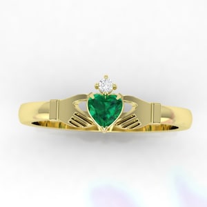 Anel Claddagh. Anel claddagh de esmeraldas e diamantes. Disponível em ouro 9K, 14K, 18K, branco, amarelo ou rosa. Também em Platina.