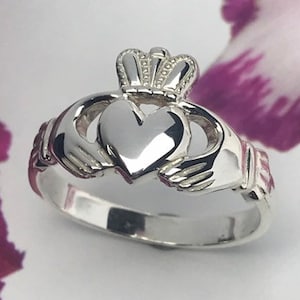 Anillo Claddagh. Anillo Claddagh clásico irlandés para mujer. Hecho a mano en Irlanda. Anillo irlandés.