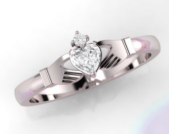 Anillo Claddagh de diamantes, diamantes de origen ético, joyería irlandesa