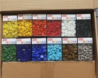 1,8 kg 1 x 1 cm glasmosaikplattor i 12 färger, 150 g per färg