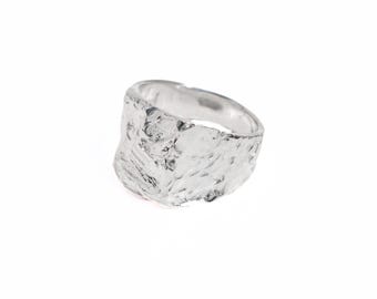 Anello in argento massiccio fatto a mano, fascia testurizzata brutalista per uomo o donna