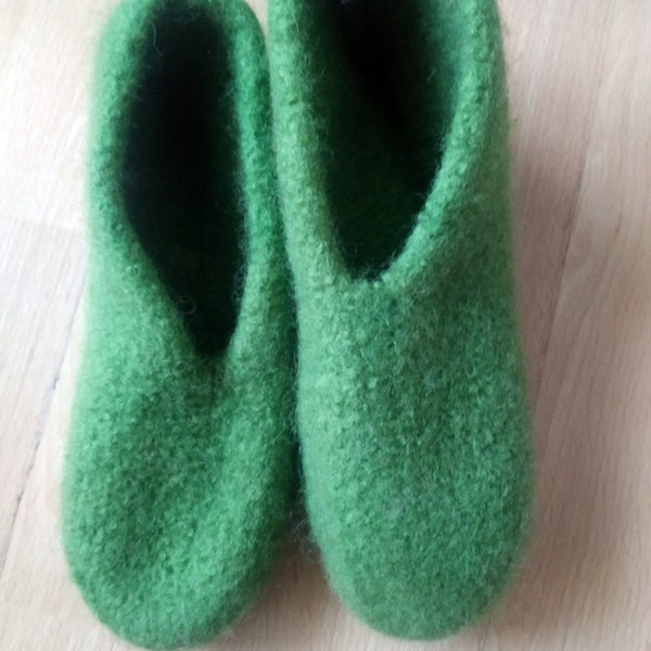 F11 a pair of self-knitted felt shoes green children's shoes slippers slippers slippers shoes felt slippers