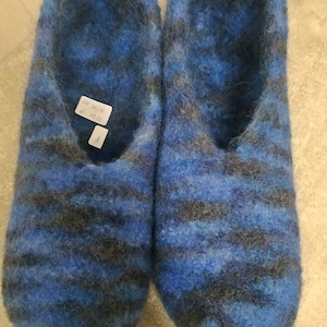 ein Paar selbstgestrickter Filzschuhe bunt 28 Kinderschuhe Hüttenschuhe Puschen Hausschuhe Schuhe Filzpatschen