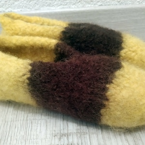 38 a pair of self-knitted felt shoes colorful children&#39;s shoes slippers slippers slippers shoes felt slippers