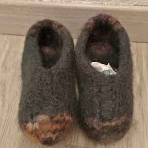 19 a pair of self-knitted felt shoes colorful children&#39;s shoes slippers slippers slippers shoes felt slippers