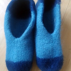 41 ein Paar selbstgestrickter Filzschuhe bunt Kinderschuhe Hüttenschuhe Puschen Hausschuhe Schuhe Filzpatschen